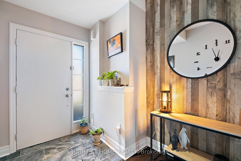 873 New Westminster Dr, Vaughan, L4J 0G8 | Image 2