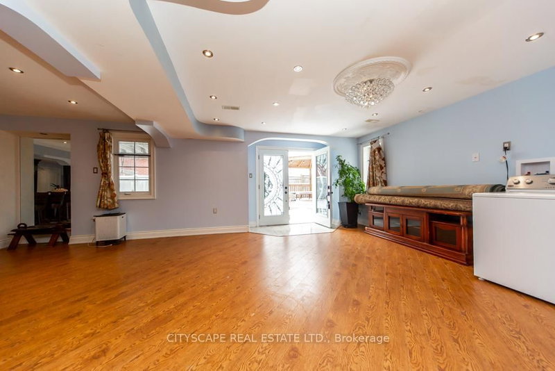 BSMT - 136 Manley Ave, Whitchurch-Stouffville, L4A 0C5 | Image 3