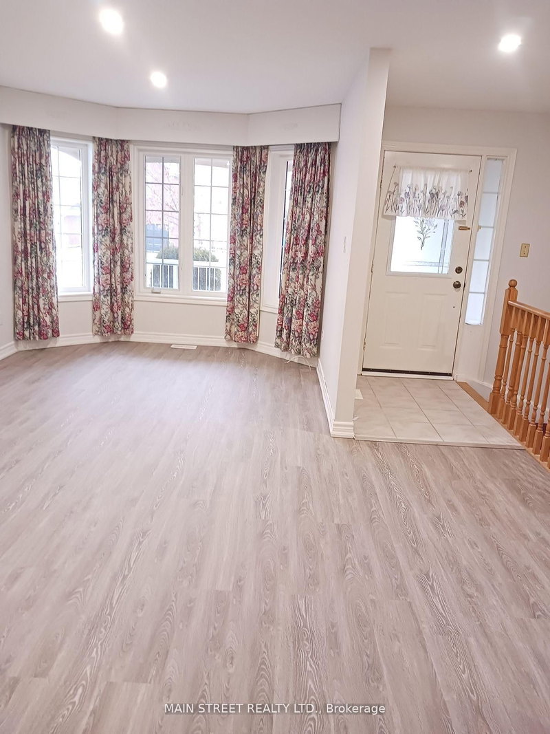 5 Brecken Dr, Georgina, L4P 4A3 | Image 2