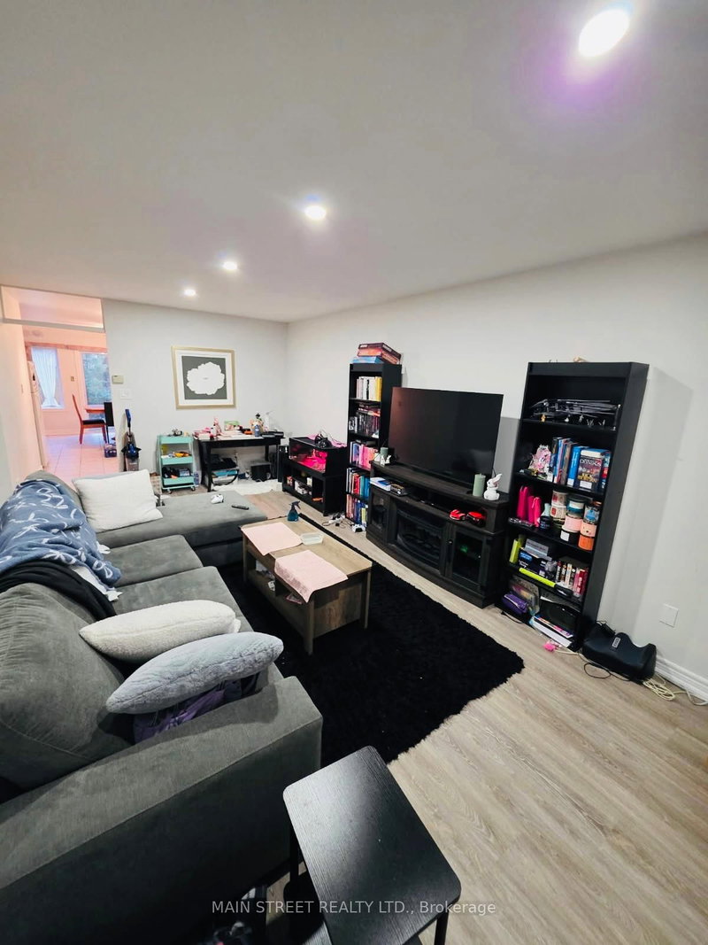 5 Brecken Dr, Georgina, L4P 4A3 | Image 3