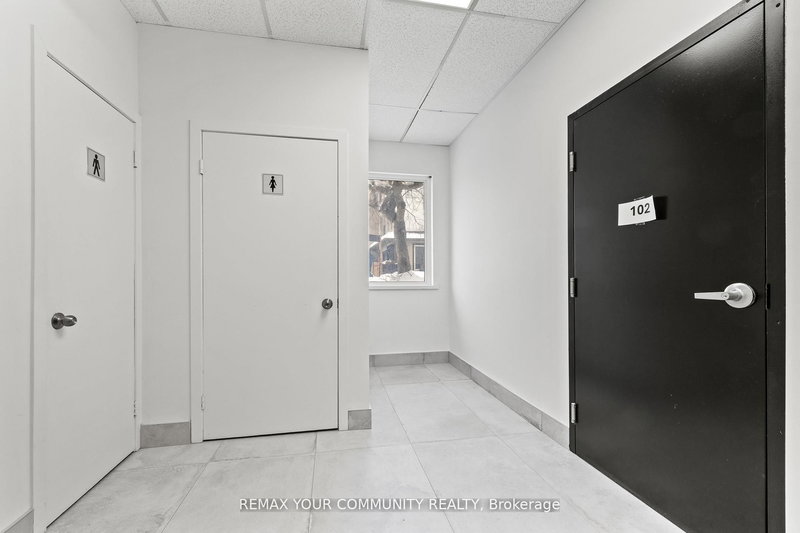 102 - 171 Main St S, Newmarket, L3Y 3Y9 | Image 3