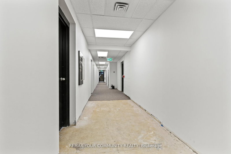 201 - 171 Main St S, Newmarket, L3Y 3Y9 | Image 3