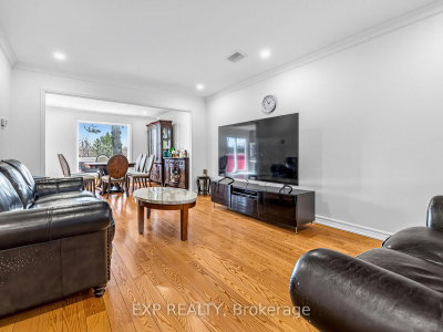 125 Green Bush Crescent — more photos
