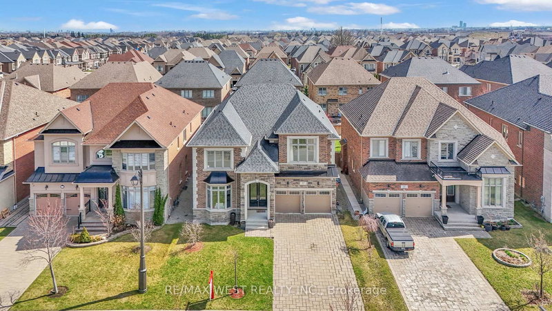 17 Torgan Tr, Vaughan, L4H 3X6 | Image 2