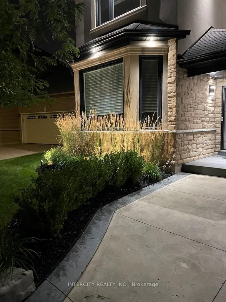 61 Woodland Trail Crt, Vaughan, L4L 9H9 | Image 3