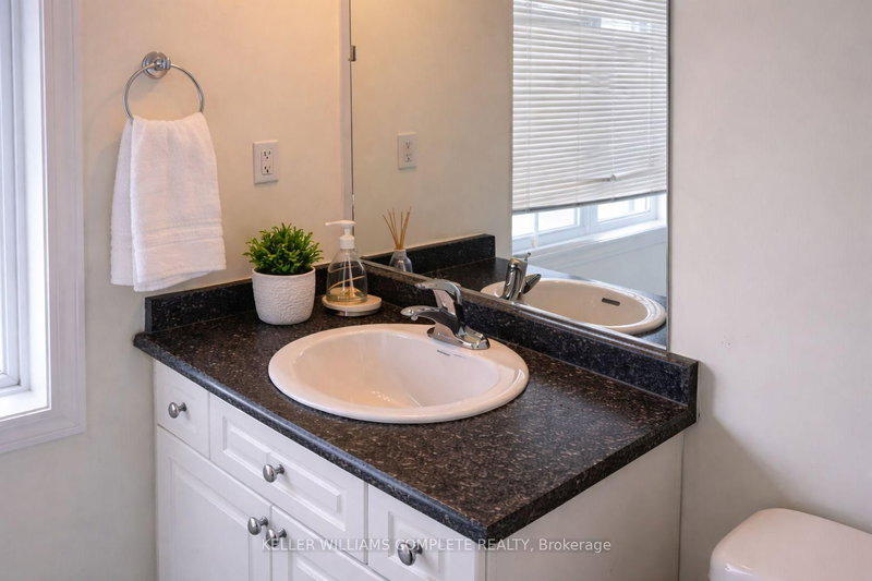 Coach House - 43 Colchester St, Markham, L6B 1K4 | Image 3