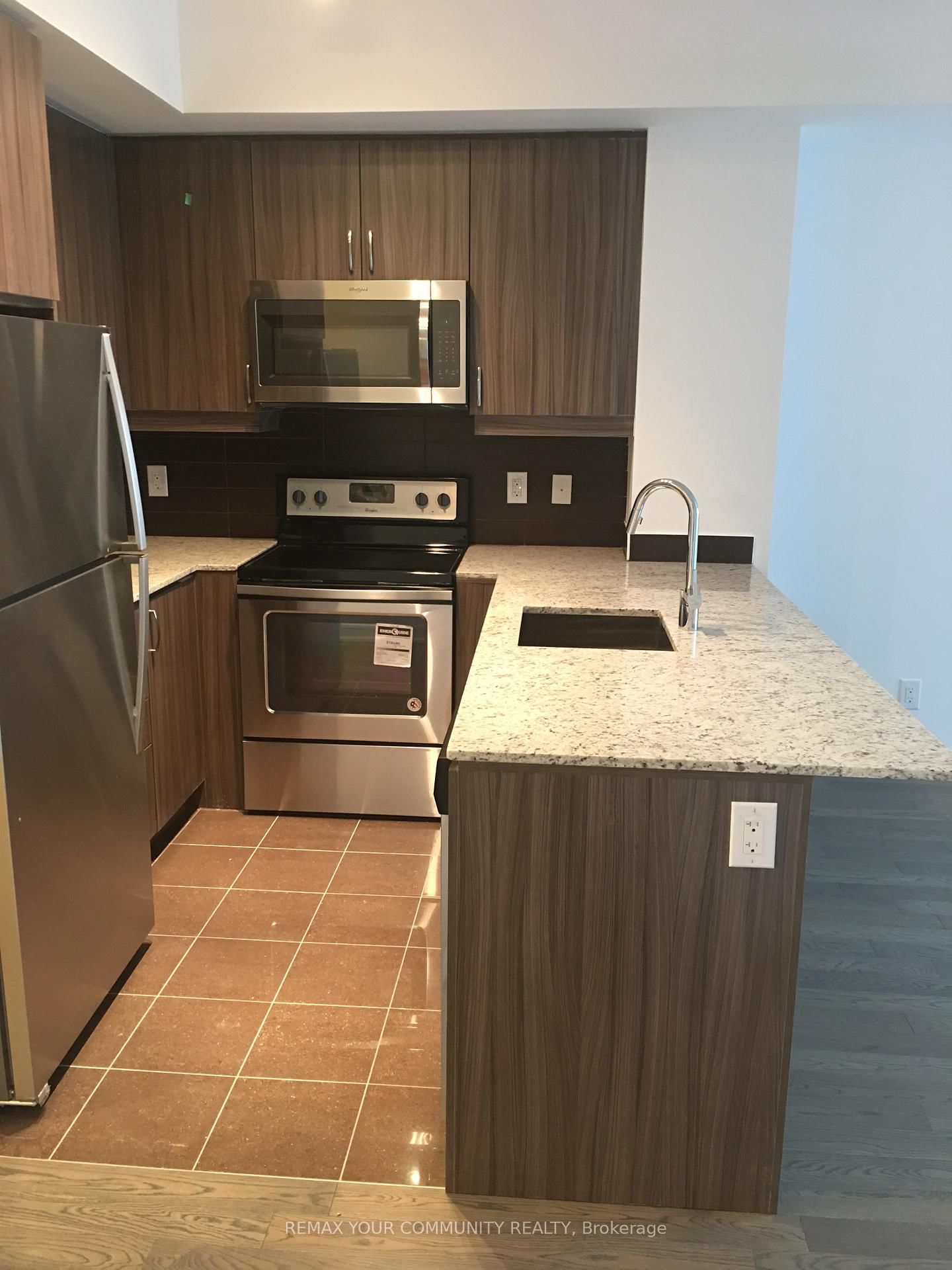 9201 Yonge Street, Unit 908 - Photo 17