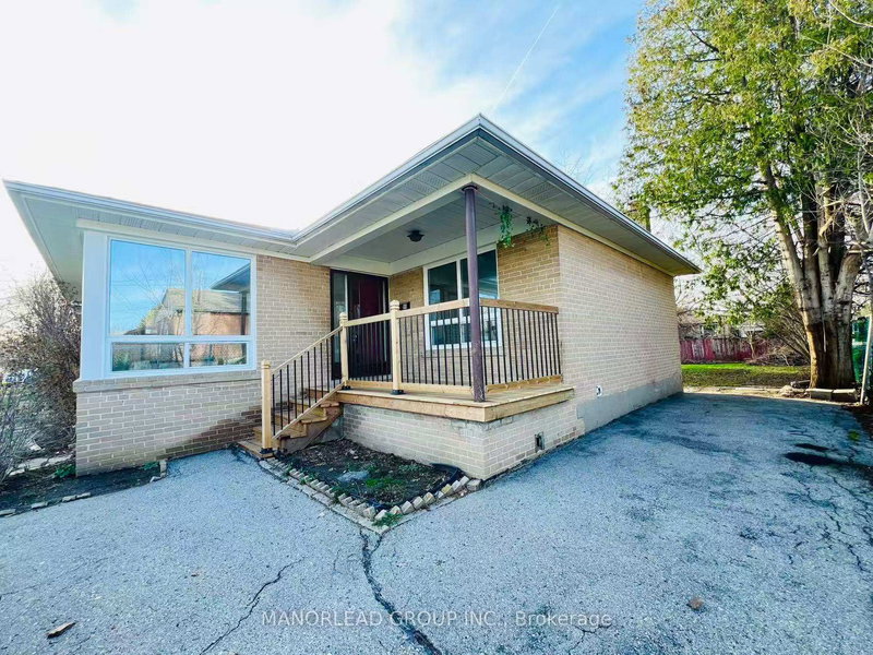 90 Rockport Cres, Richmond Hill, L4C 2L8 | Image 2