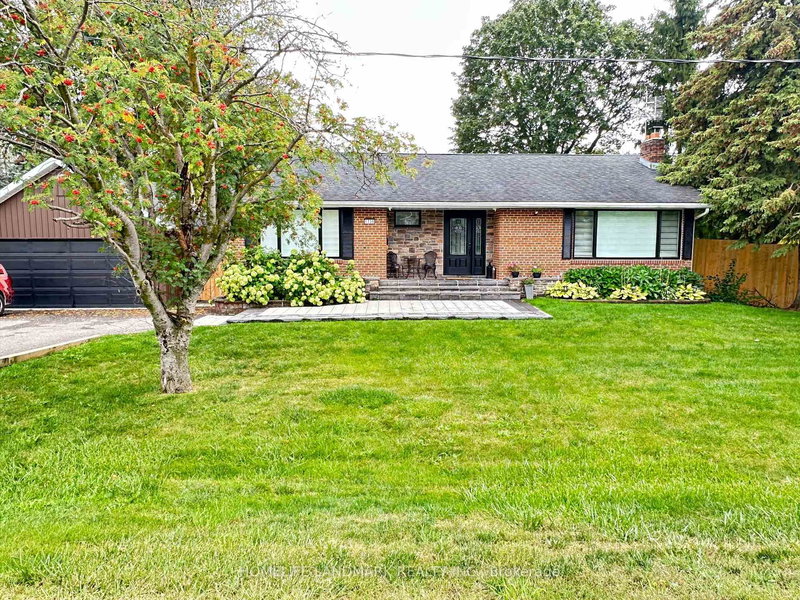 home for lease on 1739 Mount Albert Road