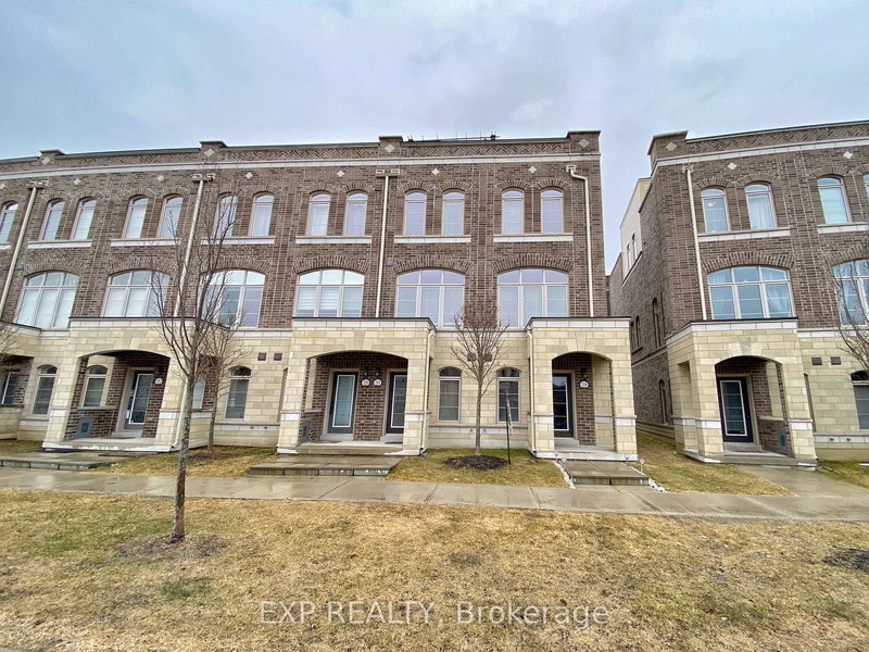 208 Glad Park Ave, Whitchurch-Stouffville, L4A 1X1 | Image 2