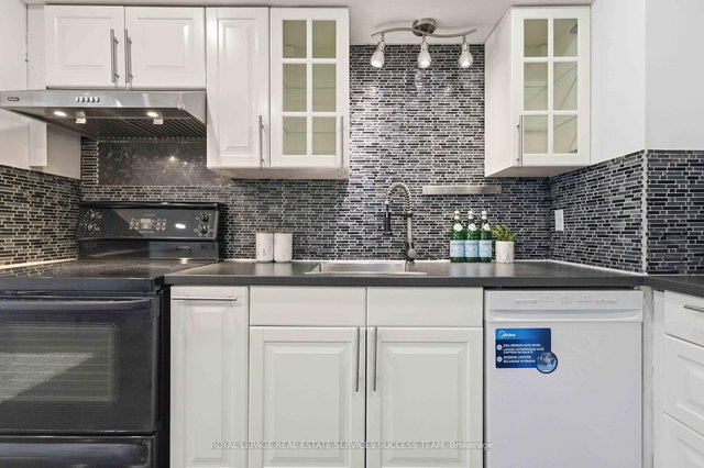 31 Thatcher's Mill Way