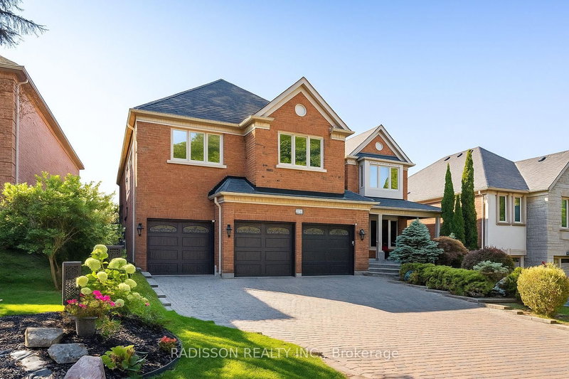 956 Portminster Crt, Newmarket, L3X 1L8 | Image 2