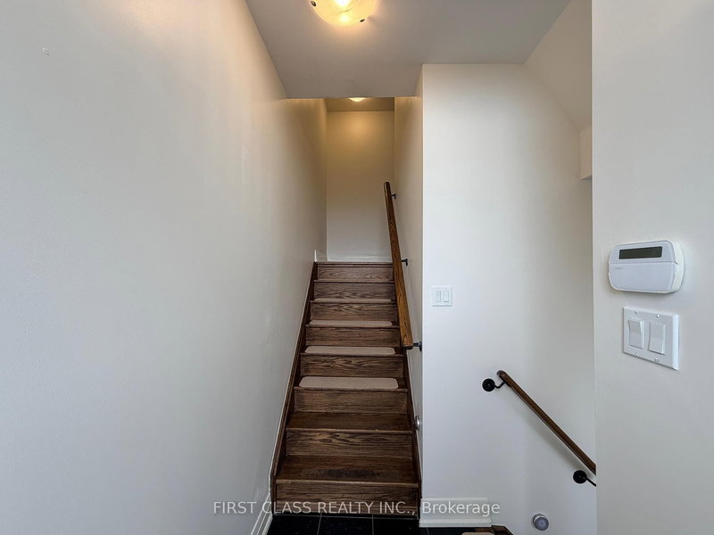 24 Teasel Way, Markham, L3R 9S3 | Image 2