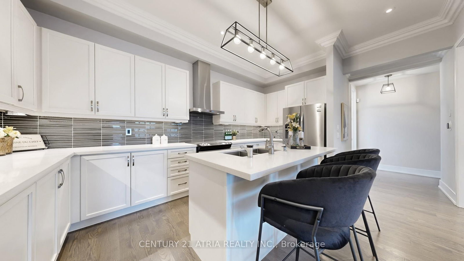 Townhouse for sale at 15 Thorncrest Drive, Vaughan, Ontario, L4J 0K1 - Patterson - MLS: N13017098