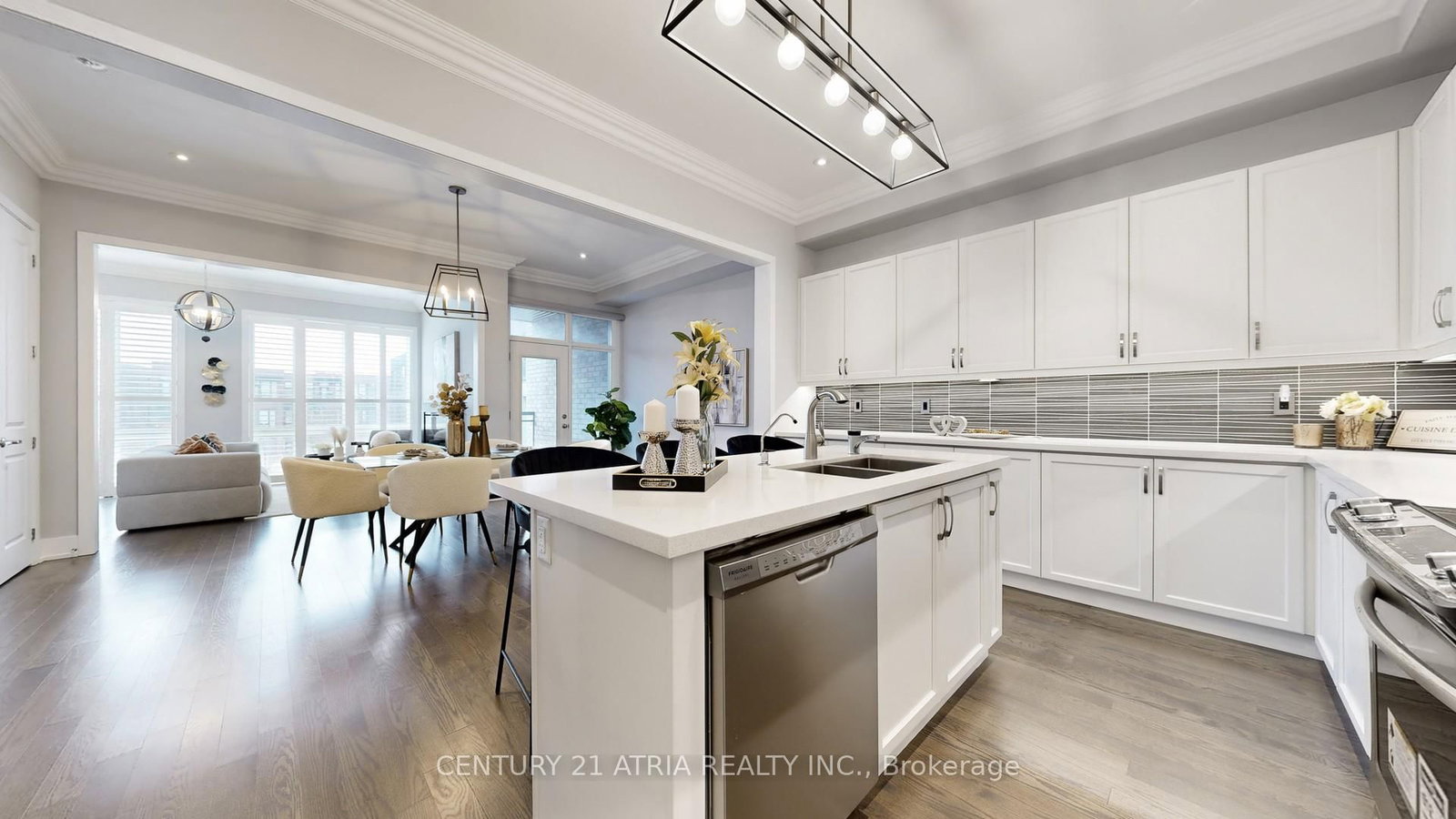 Townhouse for sale at 15 Thorncrest Drive, Vaughan, Ontario, L4J 0K1 - Patterson - MLS: N13017098