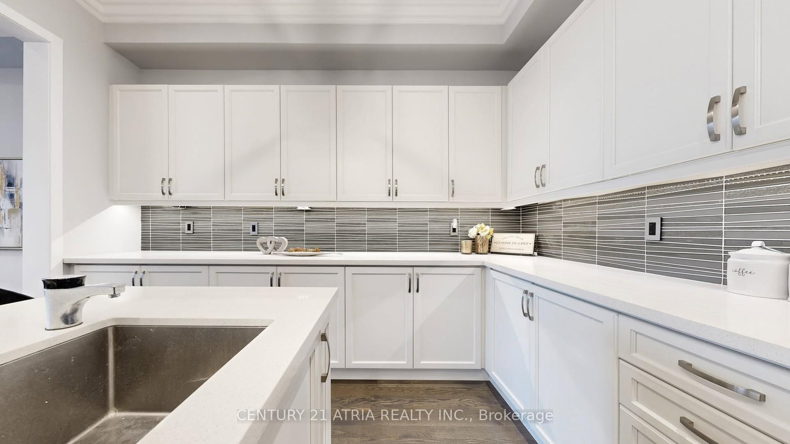 Townhouse for sale at 15 Thorncrest Drive, Vaughan, Ontario, L4J 0K1 - Patterson - MLS: N13017098