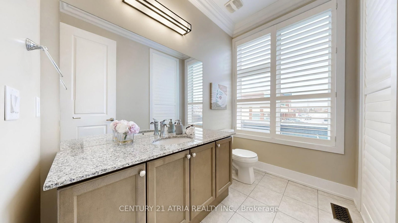 Townhouse for sale at 15 Thorncrest Drive, Vaughan, Ontario, L4J 0K1 - Patterson - MLS: N13017098