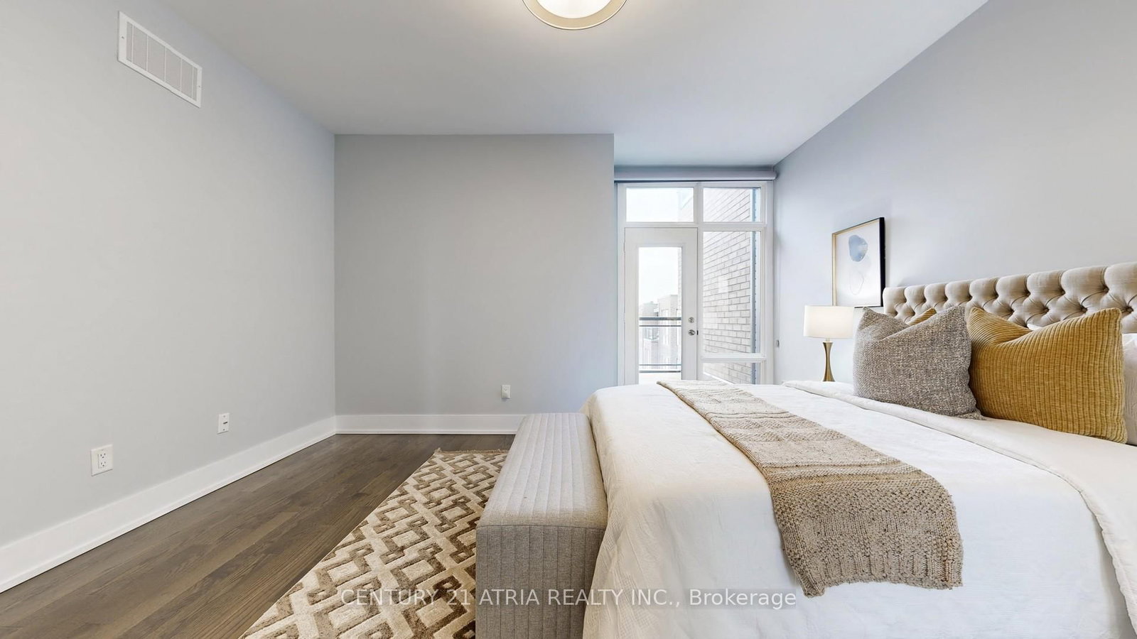 Townhouse for sale at 15 Thorncrest Drive, Vaughan, Ontario, L4J 0K1 - Patterson - MLS: N13017098