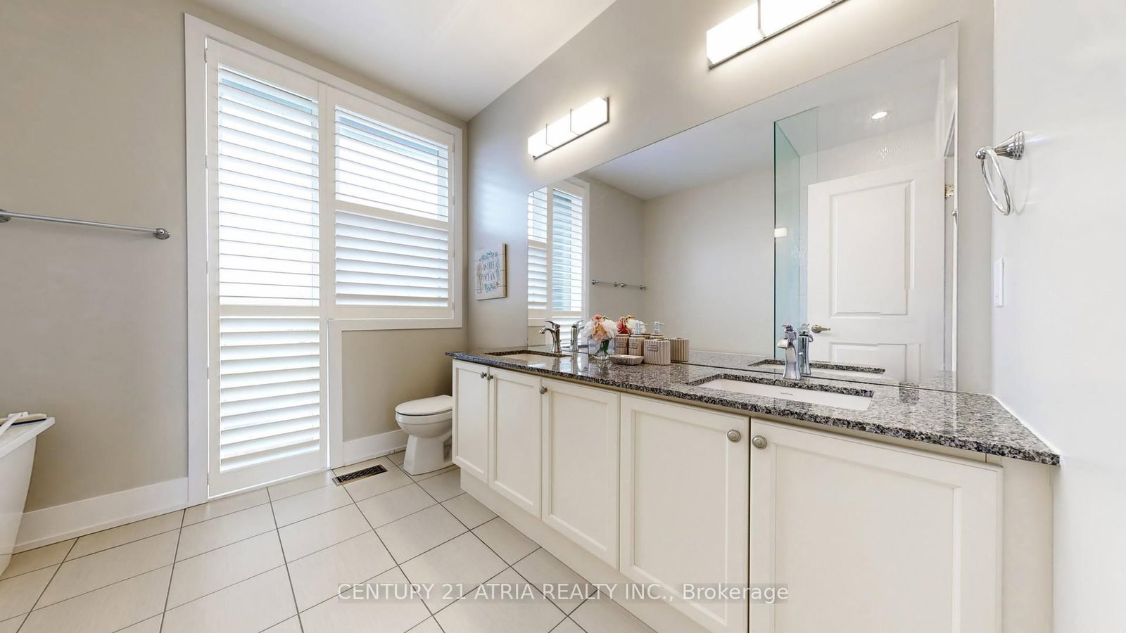 Townhouse for sale at 15 Thorncrest Drive, Vaughan, Ontario, L4J 0K1 - Patterson - MLS: N13017098