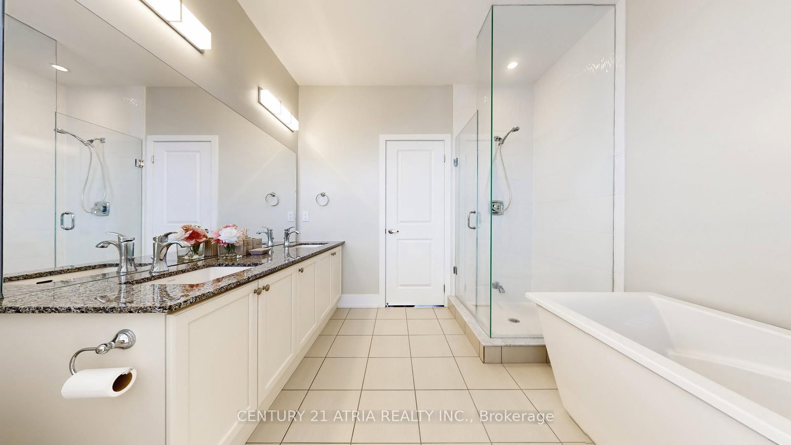 Townhouse for sale at 15 Thorncrest Drive, Vaughan, Ontario, L4J 0K1 - Patterson - MLS: N13017098