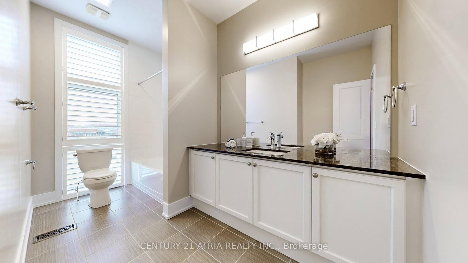 Townhouse for sale at 15 Thorncrest Drive, Vaughan, Ontario, L4J 0K1 - Patterson - MLS: N13017098