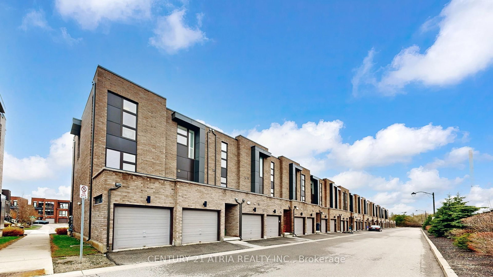 Townhouse for sale at 15 Thorncrest Drive, Vaughan, Ontario, L4J 0K1 - Patterson - MLS: N13017098