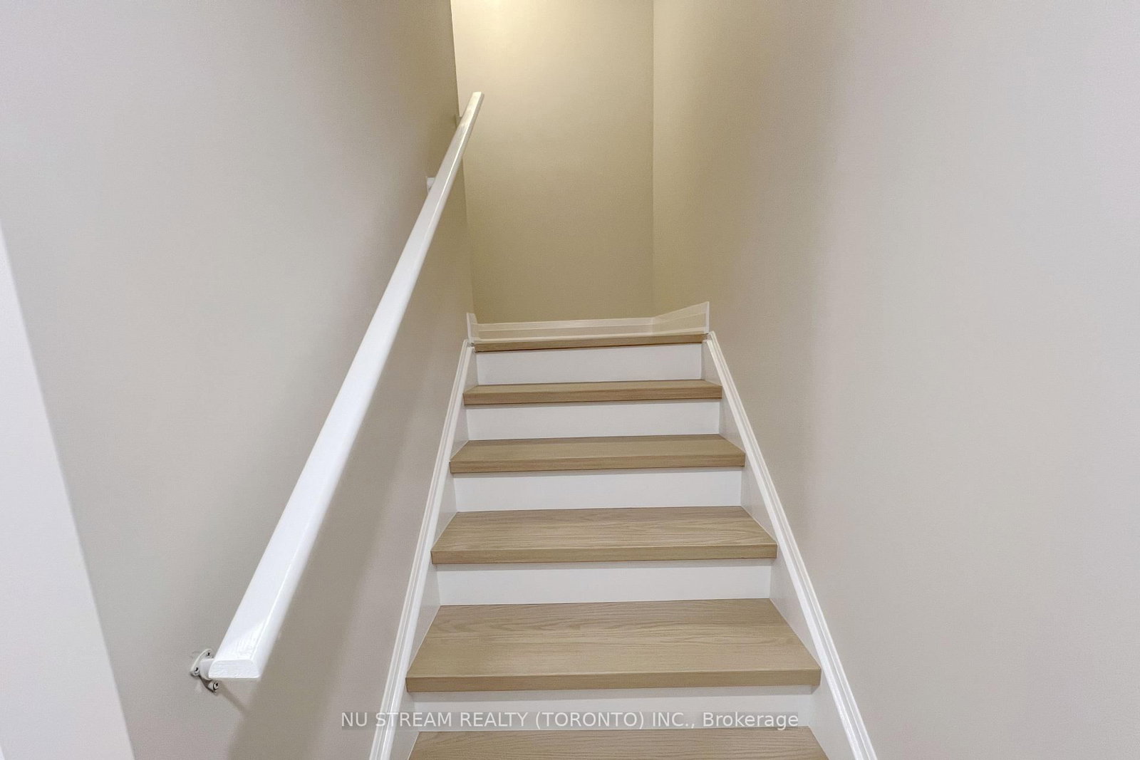 7 Russell wice Avenue, Unit Main+basement - Photo 10