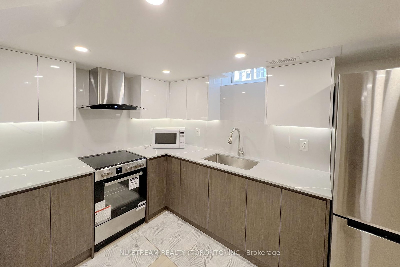 7 Russell wice Avenue, Unit Main+basement - Photo 12