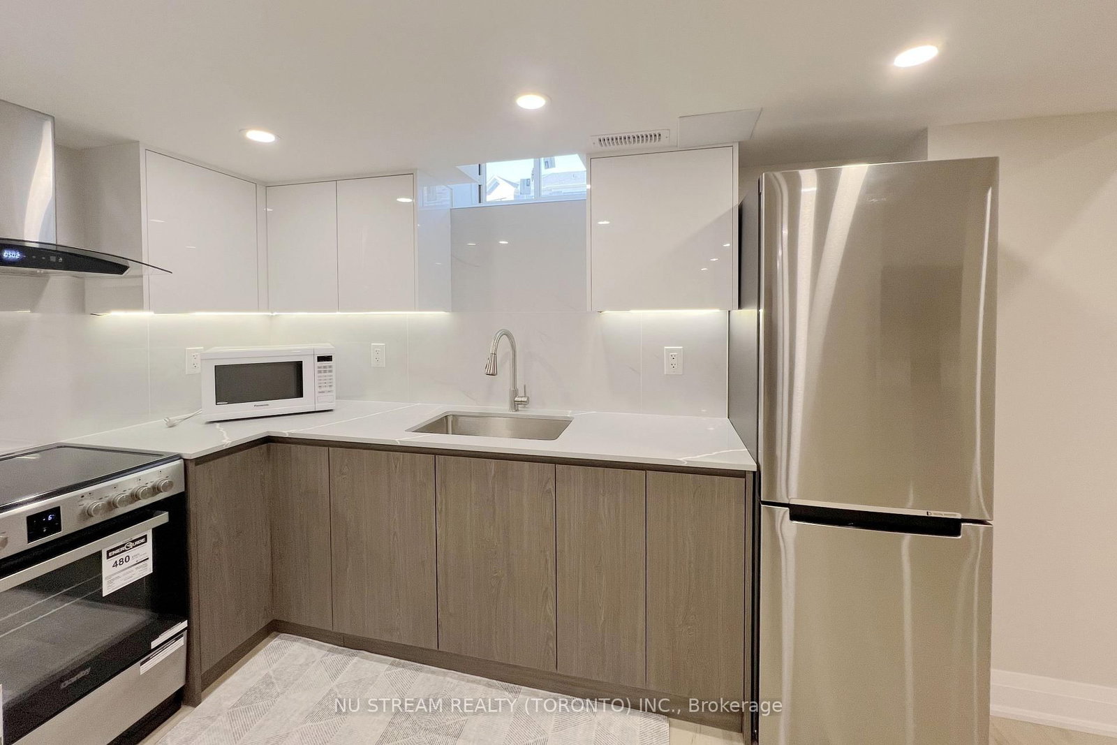 7 Russell wice Avenue, Unit Main+basement - Photo 14