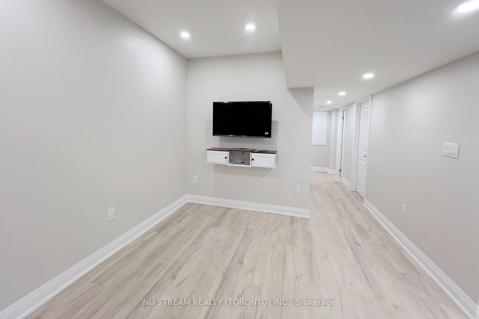 7 Russell wice Avenue, Unit Main+basement - Photo 15