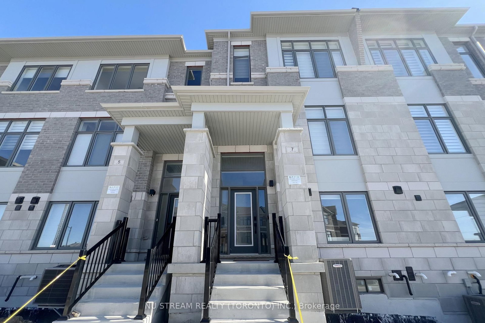 7 Russell wice Avenue, Unit Main+basement - Photo 2