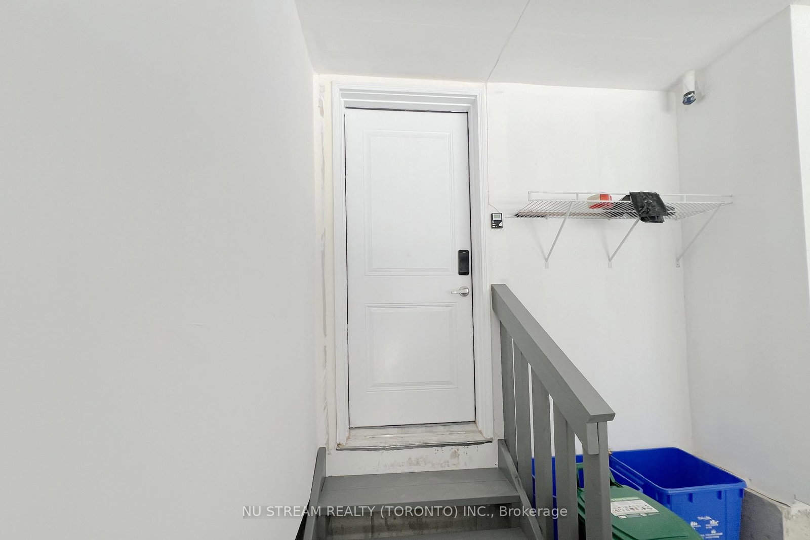 7 Russell wice Avenue, Unit Main+basement - Photo 4