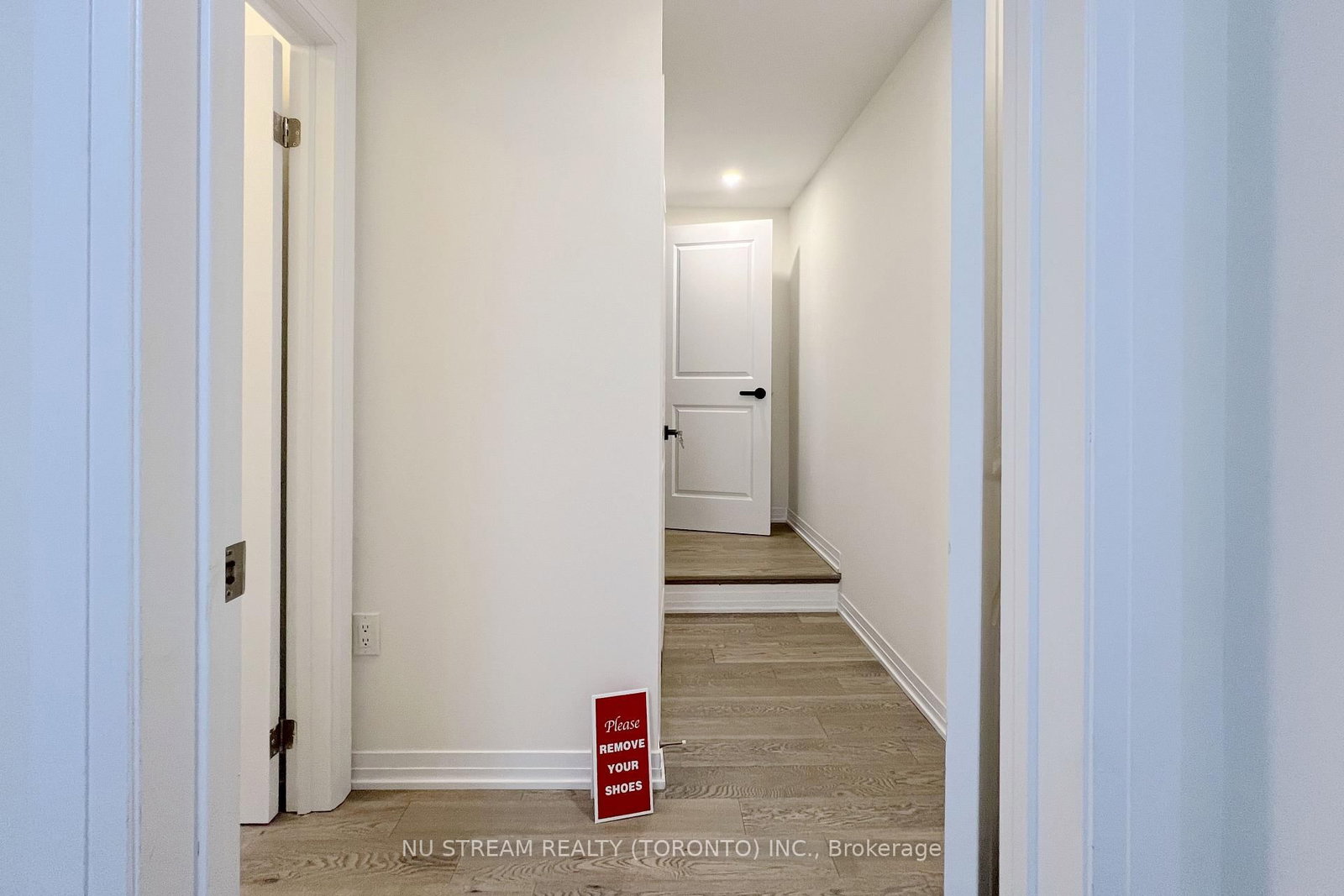 7 Russell wice Avenue, Unit Main+basement - Photo 5