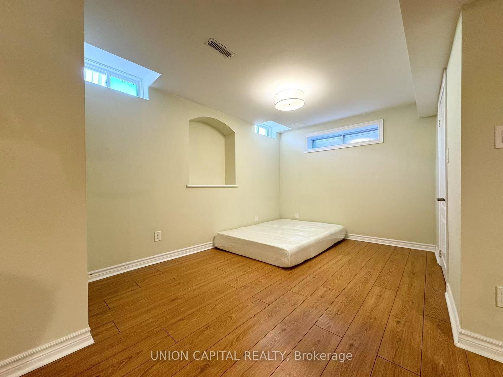 46 Clover Street, Unit BSMT - Photo 3