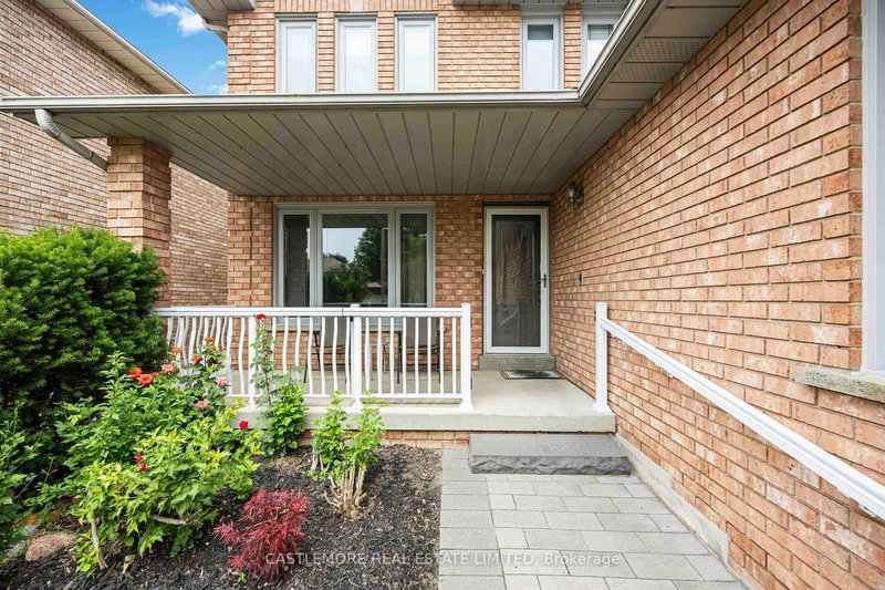 119 Spring Town Rd, Vaughan, L4L 8E6 | Image 2