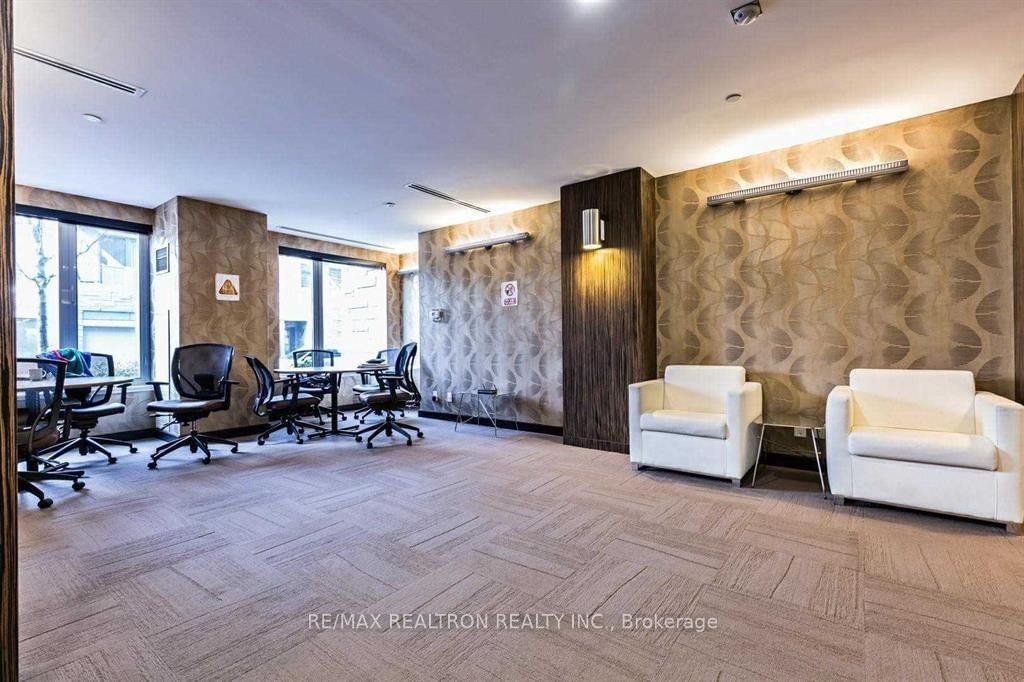 277 South Park Road, Unit 220 - Photo 27