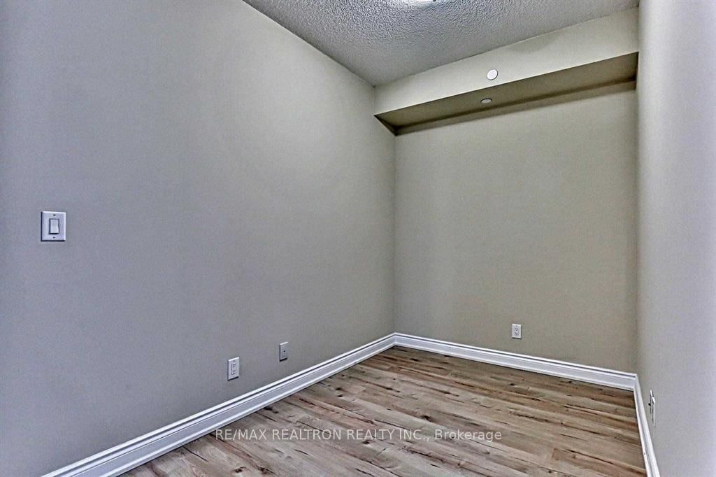 277 South Park Road, Unit 220 - Photo 9