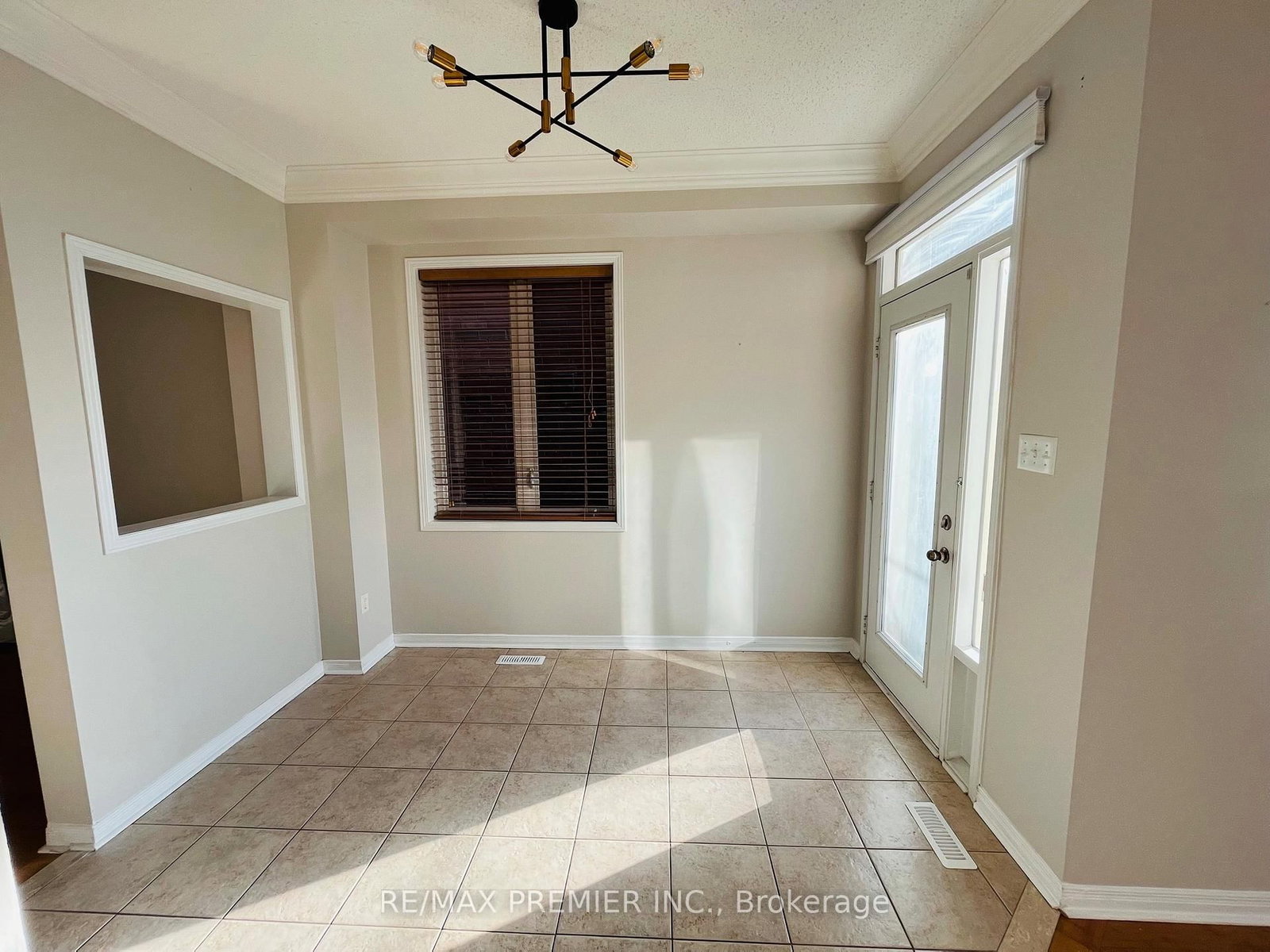 111 Catalpa Crescent - Photo 2