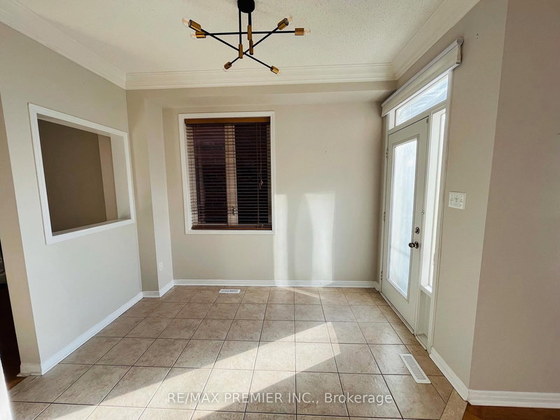 111 Catalpa Cres, Vaughan, L6A 0R5 | Image 2