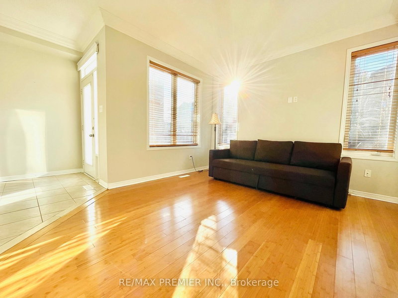 111 Catalpa Cres, Vaughan, L6A 0R5 | Image 3