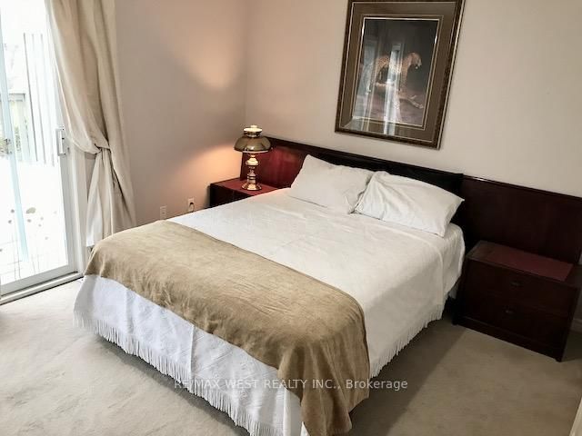 882 Pine Ave Avenue, Unit Near Lake - Photo 3