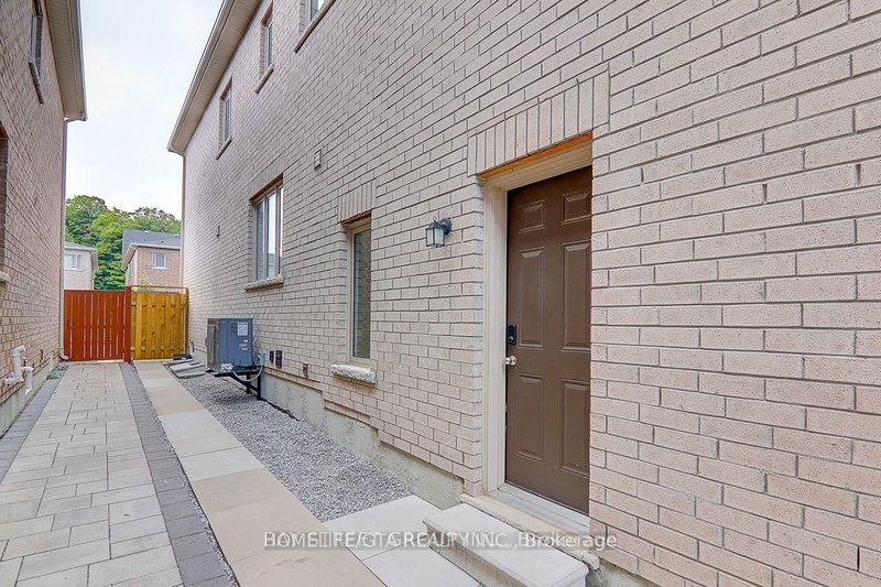42 Mohandas Dr, Markham, L3S 0E5 | Image 2