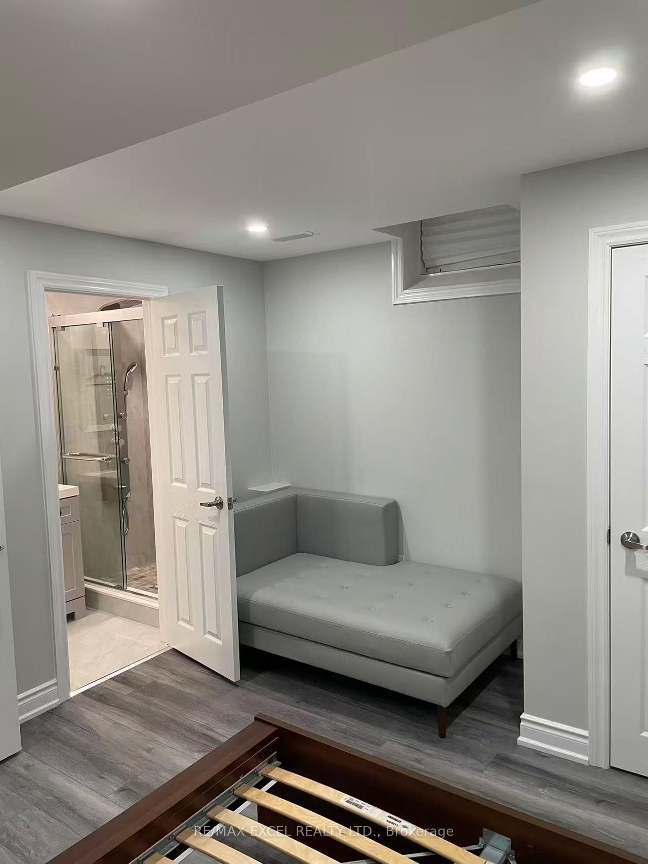 68 Peshawar Avenue, Unit Bsmt - Photo 8