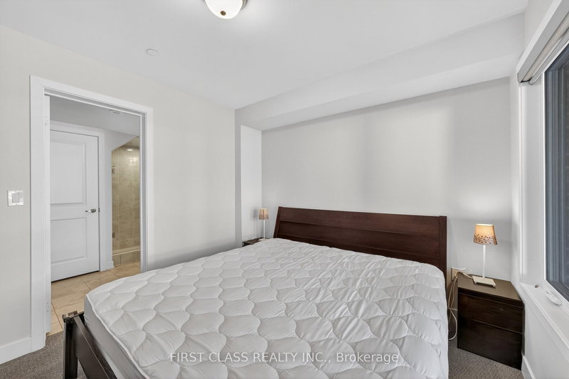 34 Credit Lane, Richmond Hill, L4E 1G9 | Image 3