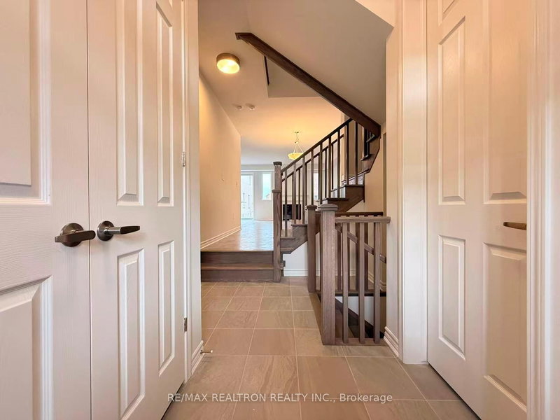 11 Moss Dr, Markham, L6C 1N3 | Image 3