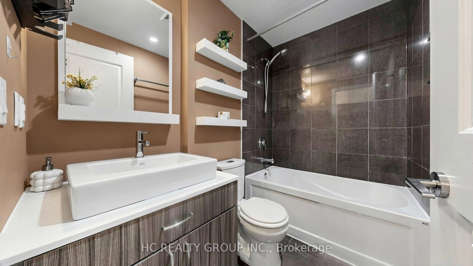 9205 Yonge Street, Unit 907 - Photo 16