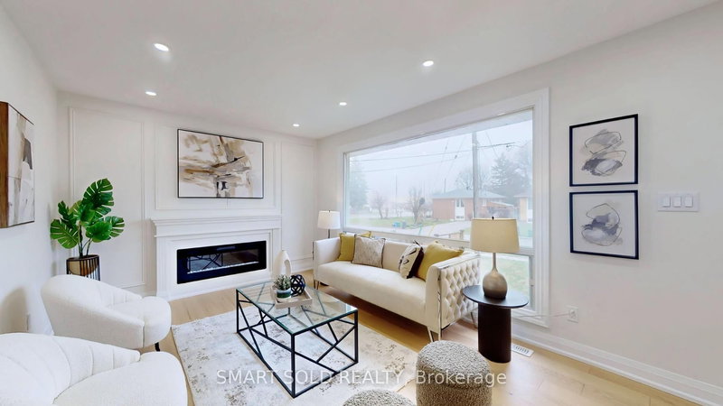 439 Fernleigh Circ N, Richmond Hill, L4C 1E5 | Image 2