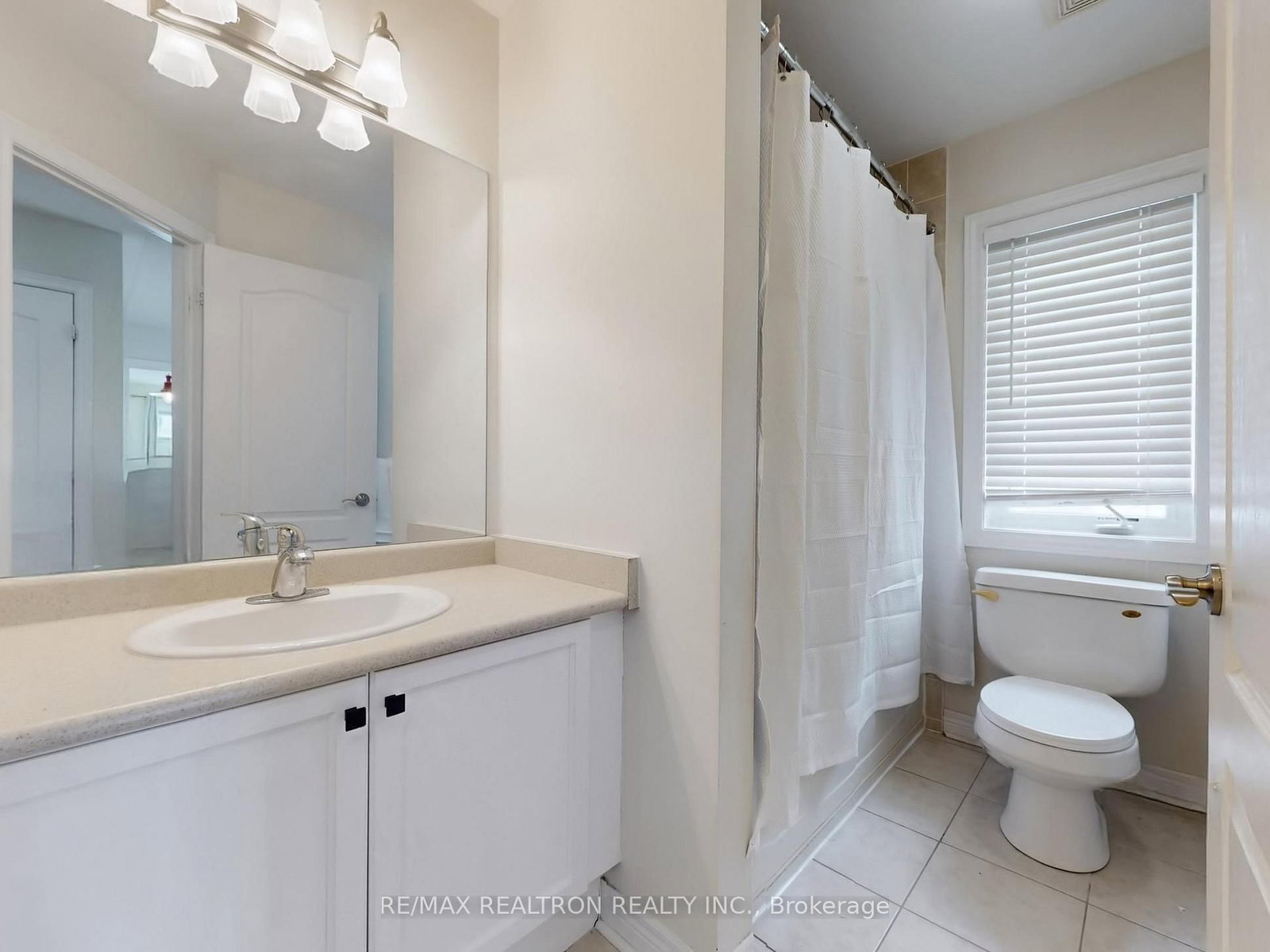 Semi-Detached House for sale at 44 Westolivia Trail, Vaughan, Ontario, L4J 0C1 - Patterson - MLS: N13018062