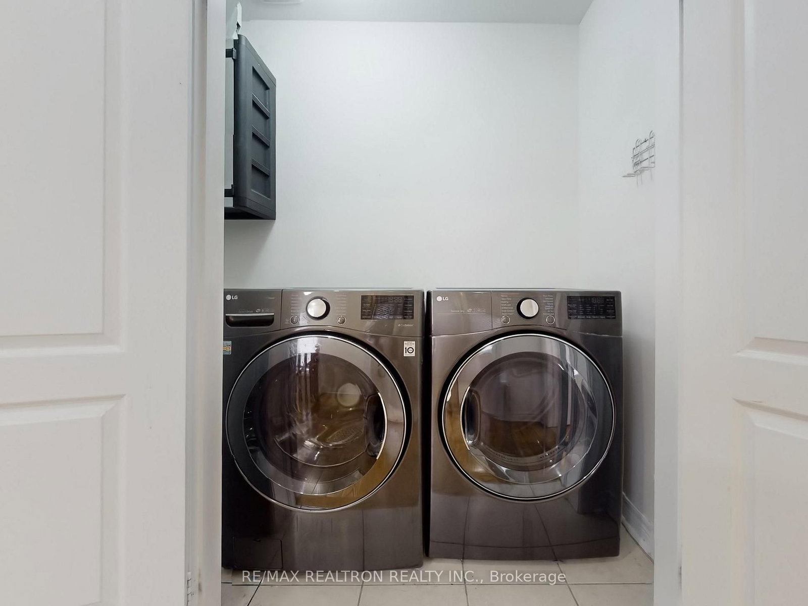 Semi-Detached House for sale at 44 Westolivia Trail, Vaughan, Ontario, L4J 0C1 - Patterson - MLS: N13018062