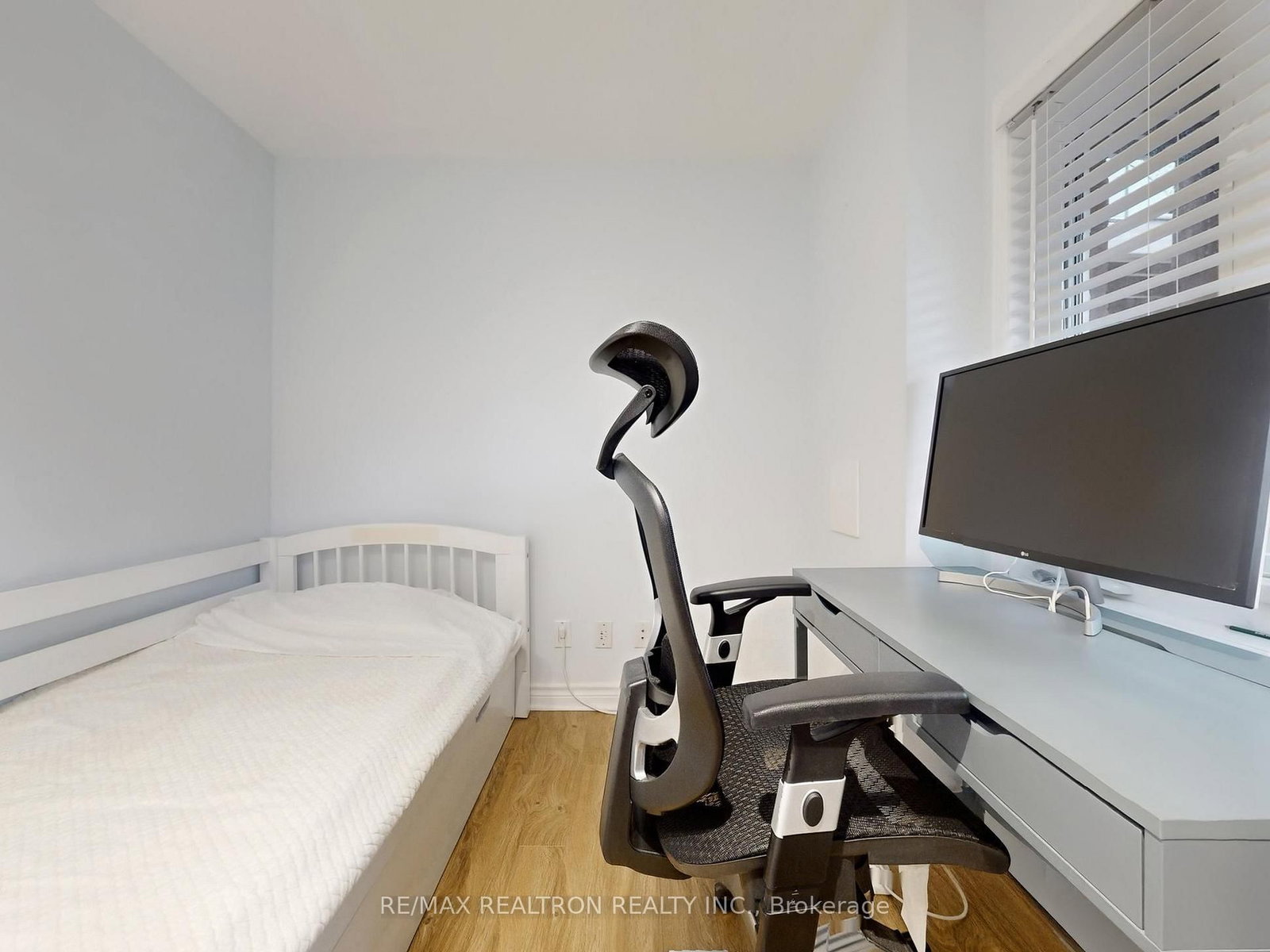 Semi-Detached House for sale at 44 Westolivia Trail, Vaughan, Ontario, L4J 0C1 - Patterson - MLS: N13018062